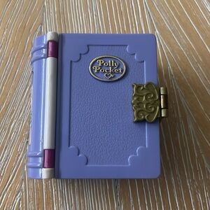 1995 Sparkle Snowland Bluebird Polly Pocket compact